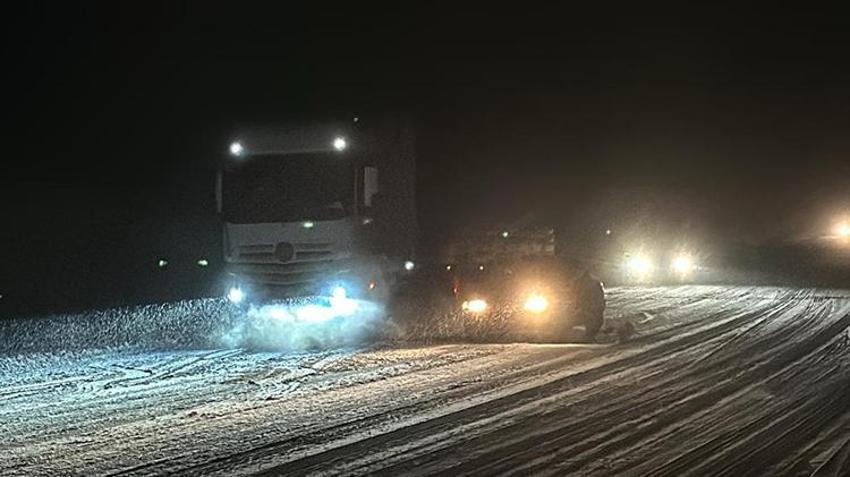 Lapa lapa kar batıya ilerliyor! Sıcaklıklar 10 derece birden düştü, onlarca kentte yoğun kar yağışı başladı, kar İstanbul haritasına girdi