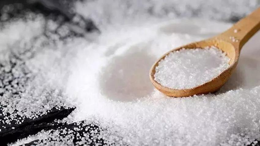Ev sahibinin imdanına yetişiyor! Tıkalı lavaboların anahtarı: Bir tutam tuz!