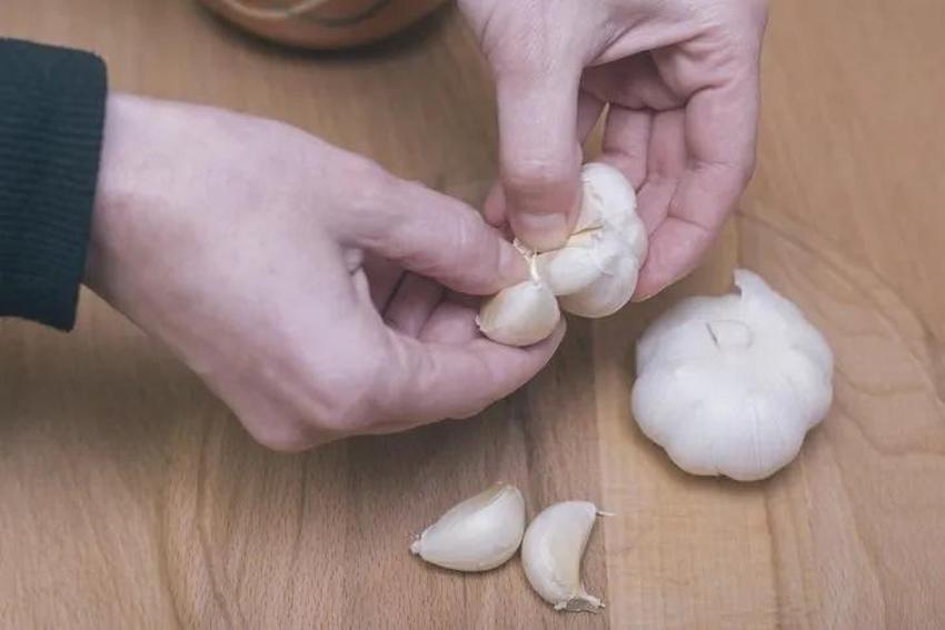 Çinliler bunun çayını yapıyor! Sadece 3 diş demlemek yetiyor: Boğazdan geçer geçmez etkisini gösteriyor