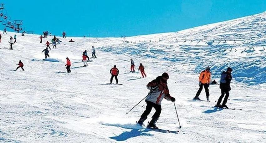 Kayak merkezleri dolup taşıyor! Bir bardak çay 100 lira, çorba 500 lira.. Fiyatlara bakan yok!