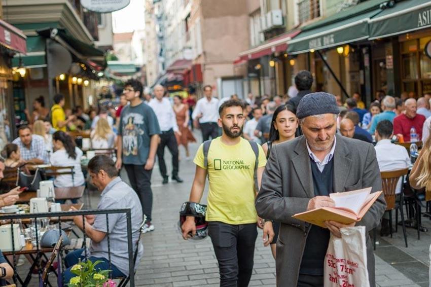 Ücretsiz yemek vermek için mutfaklarını üniversite öğrencilerine açtılar!