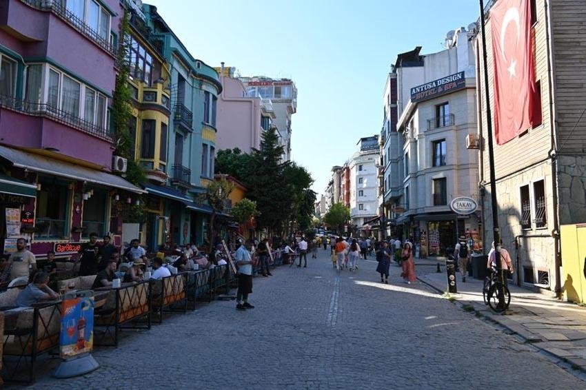 Ücretsiz yemek vermek için mutfaklarını üniversite öğrencilerine açtılar!