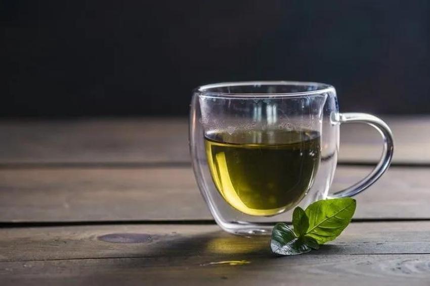 1 bardağı göbeği dümdüz yapıyor! "Siyah çay yerine bunu tercih edin. Çünkü epigallokateşin-3-gallat veya EGCG olarak bilinen bir Polifenol açısından zengin."