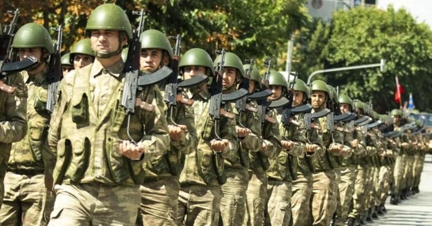 Askere gidene ne denir? Bedelli askerlik yapanlara uğurlama sözleri: Hayırlı tezkereler dışında en güzel askere yolculuk mesajları...