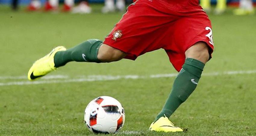 Ceza sahası çizgisinde yapılan faul penaltı olur mu? Ceza sahası dışından en çok gol atan futbolcu kim, ceza sahası içinde en çok topla buluşan takım ne? 