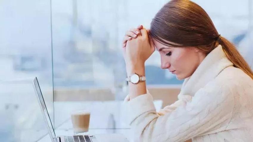 Doldurup doldurup içiyorlar: Süt ve baharatı karıştırıp demleyin! Kemikleri çelik gibi yapıyor!