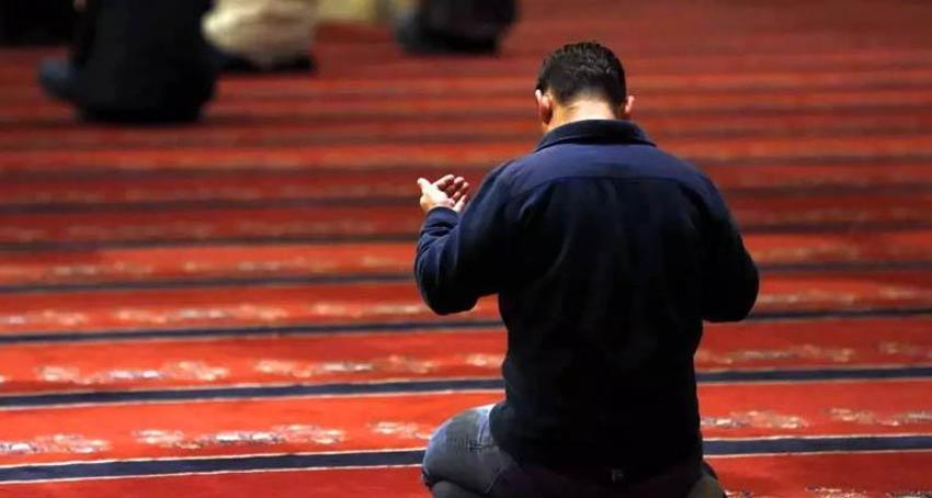 Berat gecesi 100 rekatlık namaz nasıl kılınır? 100 rekat namaz niyeti: Berat kandili 100 rekat namaz ne zaman kılınır, 100 rekat namaz bittikten sonra okunacak dua hangisi?
