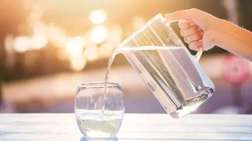 Karbonatlı su nasıl şifa dağıtır? Alışkanlık haline getirin: Her gece 1 bardak vücuda reset atıyor! Kötü kokuya karşı deodorant görevi görüyor