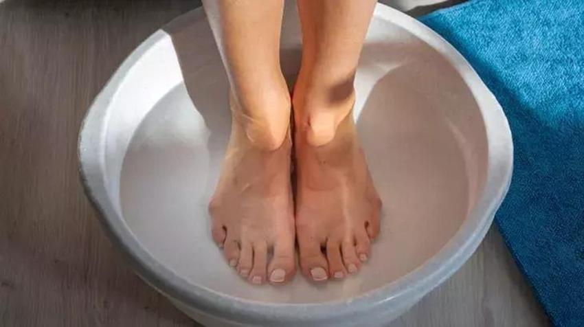 Karbonatlı su nasıl şifa dağıtır? Alışkanlık haline getirin: Her gece 1 bardak vücuda reset atıyor! Kötü kokuya karşı deodorant görevi görüyor