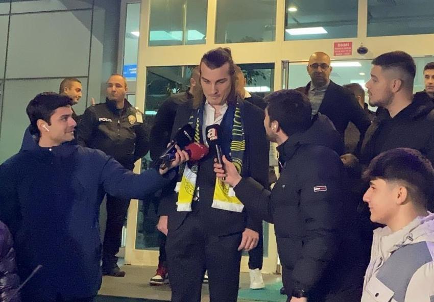 Çağlar Söyüncü resmen Fenerbahçe'de! Cengiz Ünder kendini tutamadı, yıllar sonra aynısını yaptı