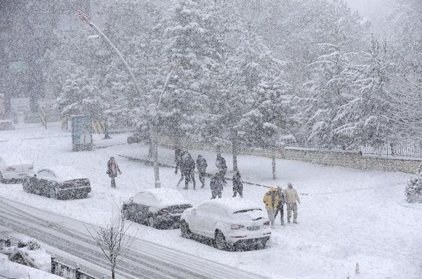 Hava kar topluyor! Meteoroloji yeni hafta raporunda kar alarmı var! İstanbul için duyuruldu: 6 ilde sağanak!