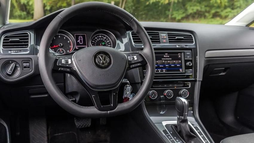 Volkswagen Golf fiyatları komple değişti: Son gün kampanyası kaçmaz