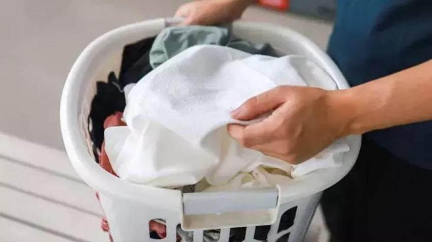 2 kesim alüminyum folyo çamaşırları kurtarıyor: Deterjan yerine bunu kullanın! Çünkü çamaşır makinesindeki elektron alışverişini ortadan kaldırıyor! 