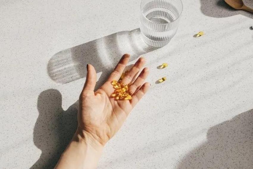 Bu vitamin yüzde 87 daha güçlü: Kemikleri çelik gibi yapıyor! Uzmanlar günde 10 μg/400 IU kolekalsiferol tavsiye ediyor!
