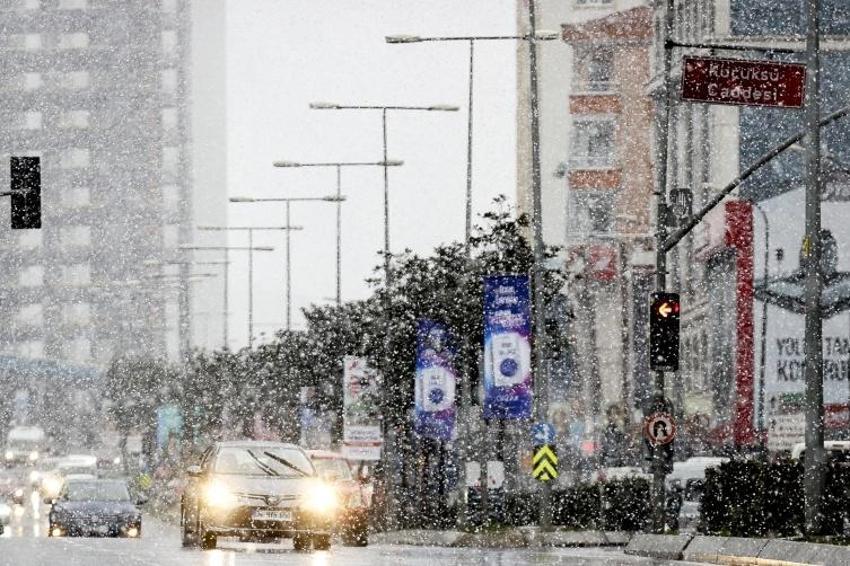 Lapa lapa kar 2 Şubat'ta geliyor! bir anda bastıracak: 15 tatil uzuyor! Meteoroloji: Turuncu alarm sadece o il için verildi!
