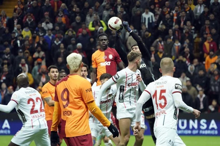 Galatasaray yeni sol bekini buldu! Erden Timur dünya Kupası şampiyonunu getiriyor
