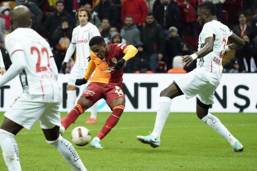 Galatasaray yeni sol bekini buldu! Erden Timur dünya Kupası şampiyonunu getiriyor