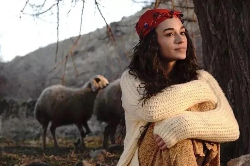 YENİ DİZİ > Bir Sevdadır dizisi nerede çekiliyor? TRT 1 Bir Sevdadır dizisi oyuncuları kimler? Bir Sevdadır konusu nedir?