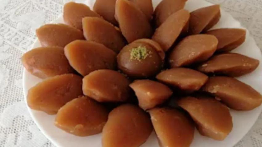 Un helvasında yeni yöntem: Margarin yerine tencere bunu ekleyin- Pamuk gibi oluyor