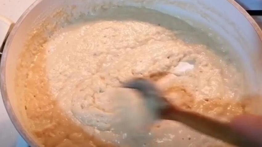 Un helvasında yeni yöntem: Margarin yerine tencere bunu ekleyin- Pamuk gibi oluyor