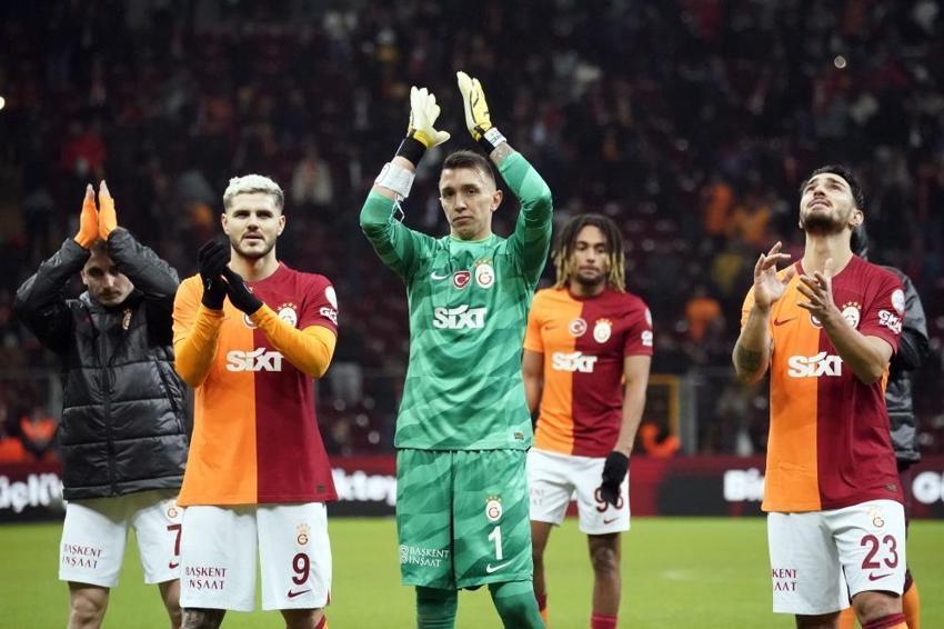 Sacha Boey ve Angelino'dan sonra sürpriz ayrılık! Halil Dervişoğlu yerine o gidiyor