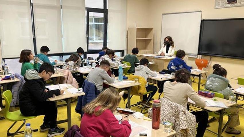 1 Nisan resmi tatil mi, okullar seçimden sonraki gün açık mı? Öğretmenlere, öğrencilere okullar var mı, 1 Nisan’da (seçimin ertesi günü) okullar neden tatil?