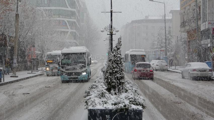 Yoğun kar birden çökecek! Meteoroloji'den İstanbul, Ankara, İzmir dahil onlarca kent için önemli uyarı, saat verildi 
