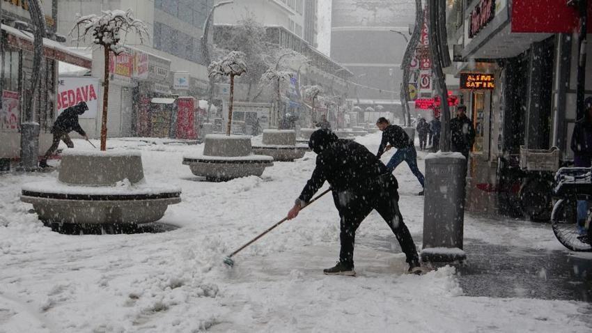 Yoğun kar birden çökecek! Meteoroloji'den İstanbul, Ankara, İzmir dahil onlarca kent için önemli uyarı, saat verildi 