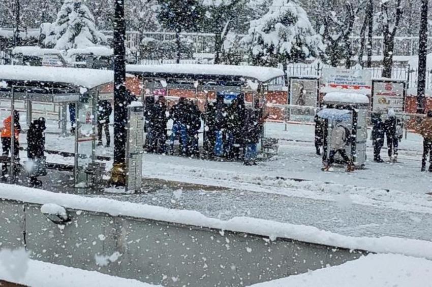 Yoğun kar birden çökecek! Meteoroloji'den İstanbul, Ankara, İzmir dahil onlarca kent için önemli uyarı, saat verildi 