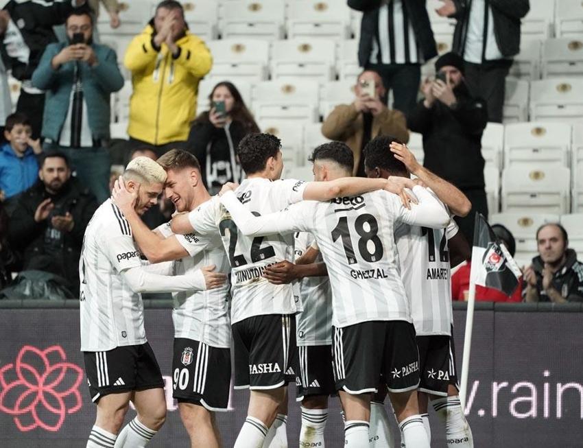 Beşiktaş-Trabzonspor maçına damga vuran Semih Kılıçsoy 21 yıl sonra bir ilke imza attı: Süper Semih! Arda Güler misali!