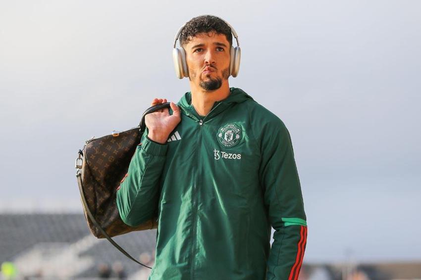 Manchester United formasını ilk kez Newport County maçında giyen Altay Bayındır: Sadece kendimi değil, ülkemi de temsil ediyorum