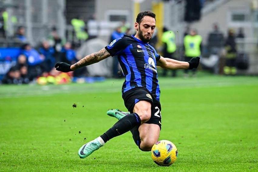 Inter Serie A'da şampiyonluğa gidiyor! Juventus maçına Hakan Çalhanoğlu damgasını vurdu: En iyi regista! Pirlo Türk oldu...