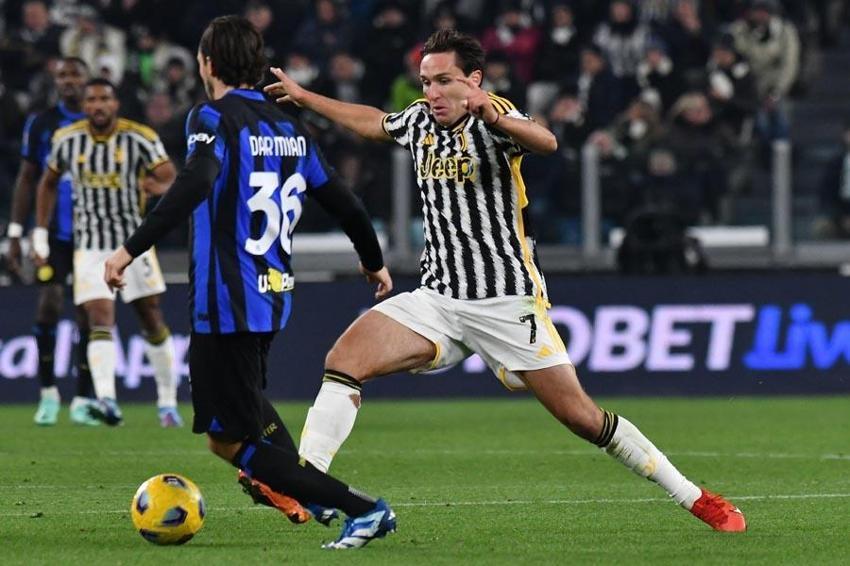 Inter Serie A'da şampiyonluğa gidiyor! Juventus maçına Hakan Çalhanoğlu damgasını vurdu: En iyi regista! Pirlo Türk oldu...