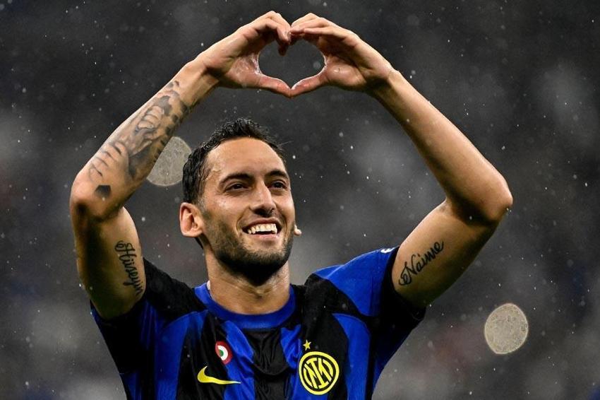 Inter Serie A'da şampiyonluğa gidiyor! Juventus maçına Hakan Çalhanoğlu damgasını vurdu: En iyi regista! Pirlo Türk oldu...