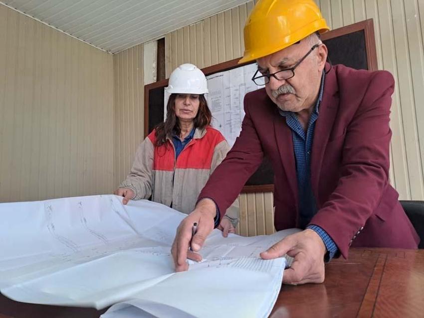 Aylık 60 bin liraya çalıştıracak usta bulamadı! Kıyafetlerini giyip inşaata girişti
