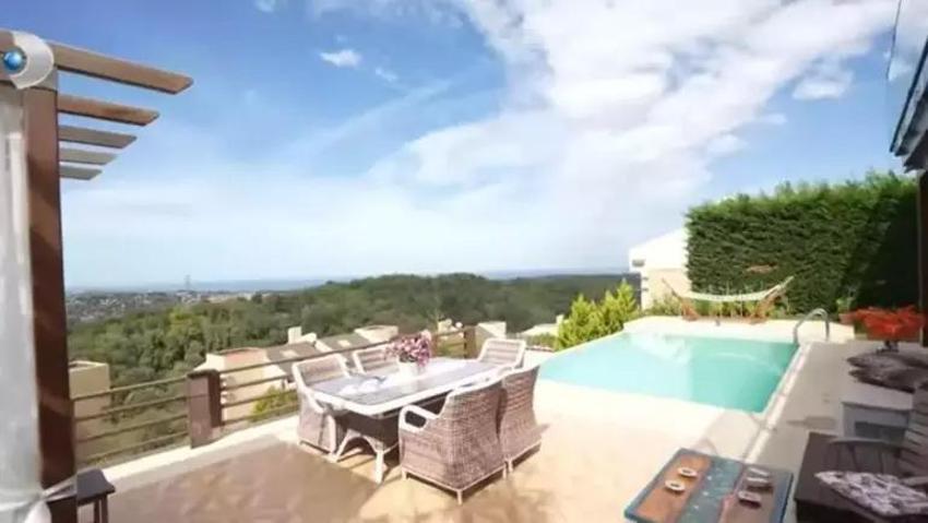 Ünlü sanatçının 4 katlı 5 odalı muhteşem villası! Çocuk parkı ve yüzme havuzu da var 