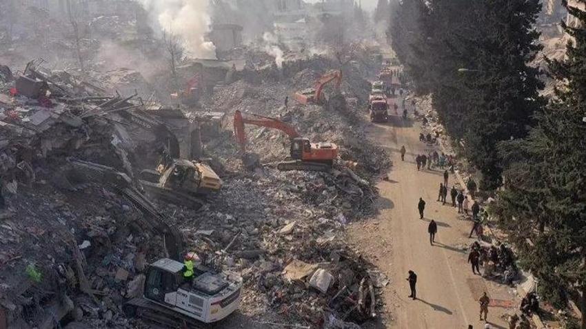 Ünlü isimler depremi unutmadı: 6 Şubat deprem felaketinin yıldönümünde üzüntülerini dile getirdiler