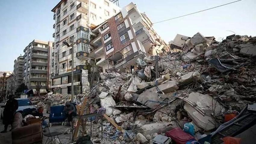 Ünlü isimler depremi unutmadı: 6 Şubat deprem felaketinin yıldönümünde üzüntülerini dile getirdiler