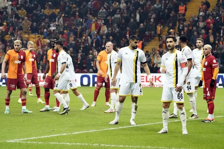 Galatasaray'ın hayalleri yıkıldı! Yıldız oyuncunun transferi başka bahara kaldı