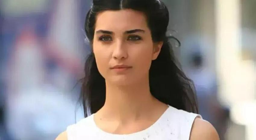 Tuba Büyüküstün'ün çocukları Toprak ve Maya büyüdü! Tıpkı babasına benziyor