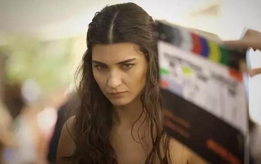 Tuba Büyüküstün'ün çocukları Toprak ve Maya büyüdü! Tıpkı babasına benziyor