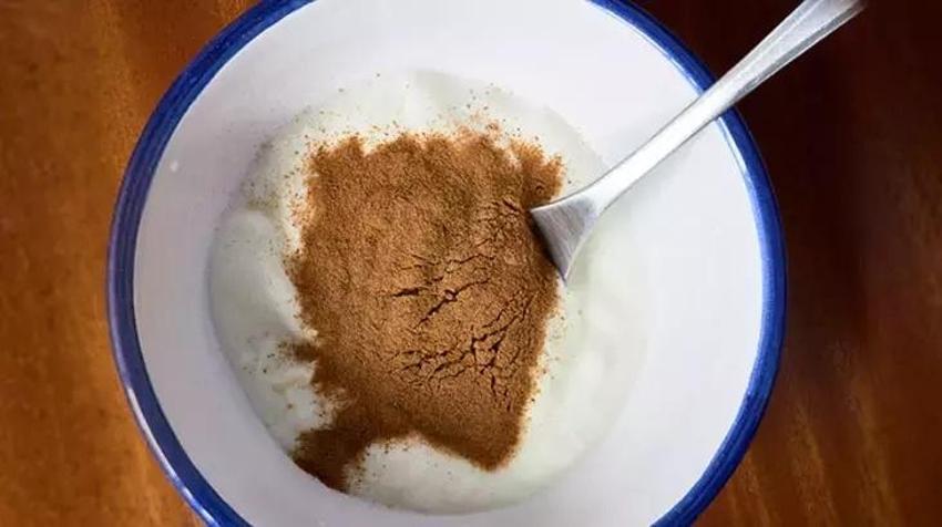 Yoğurtla birlikte tüketmediyseniz mutlaka deneyin! Göbekte bir gram yağ bırakmıyor: Alışan kaşık kaşık tüketiyor