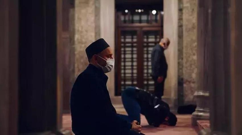 Berat kandilinde Duhan Suresi okunur mu? Duhan suresi 4. ayet Berat Kandili'nde neden okunur, berat kandili ile ilgili ayetler var mı?