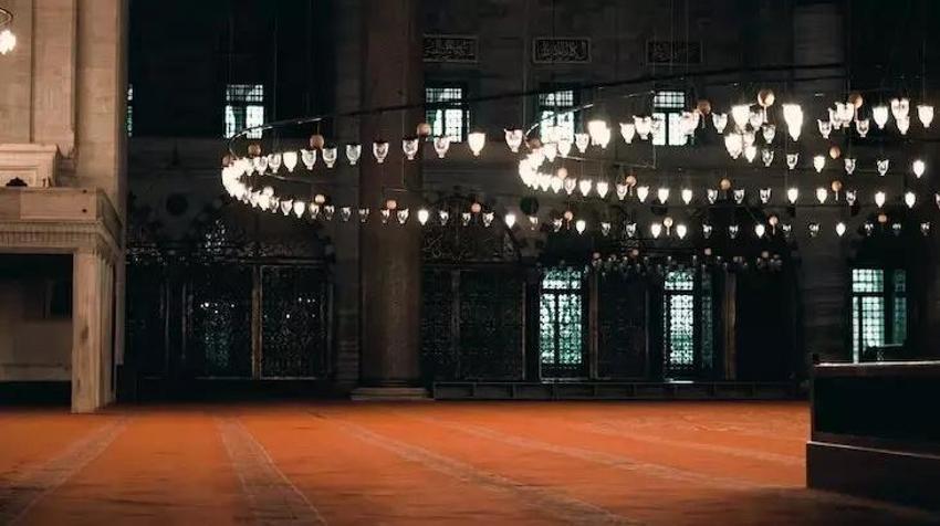 Berat kandilinde Duhan Suresi okunur mu? Duhan suresi 4. ayet Berat Kandili'nde neden okunur, berat kandili ile ilgili ayetler var mı?