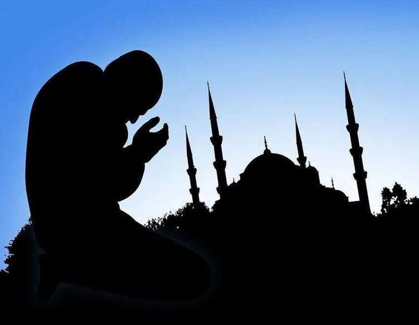 Berat kandilinde Duhan Suresi okunur mu? Duhan suresi 4. ayet Berat Kandili'nde neden okunur, berat kandili ile ilgili ayetler var mı?