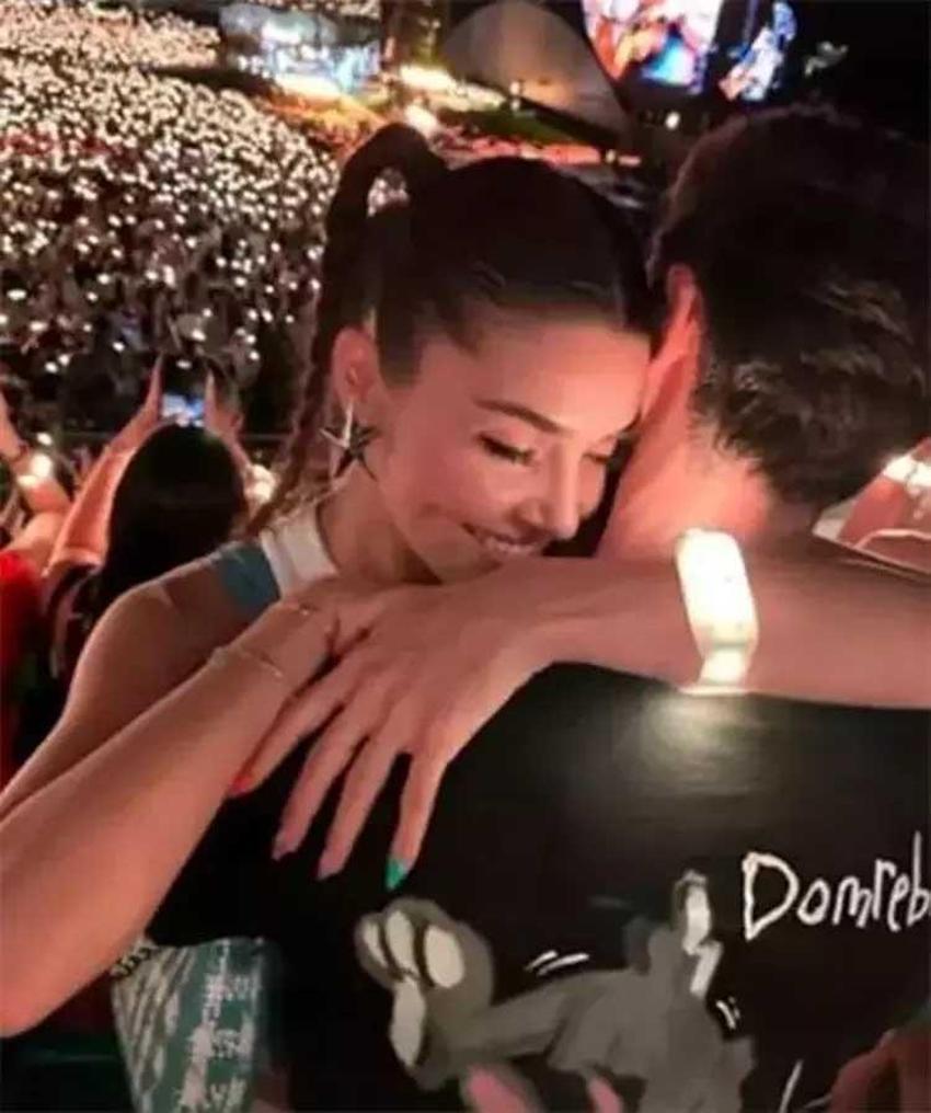 Hande Erçel sevgilisi Hakan Sabancı'yla oyuncu arkadaşının doğum gününe katıldı! 