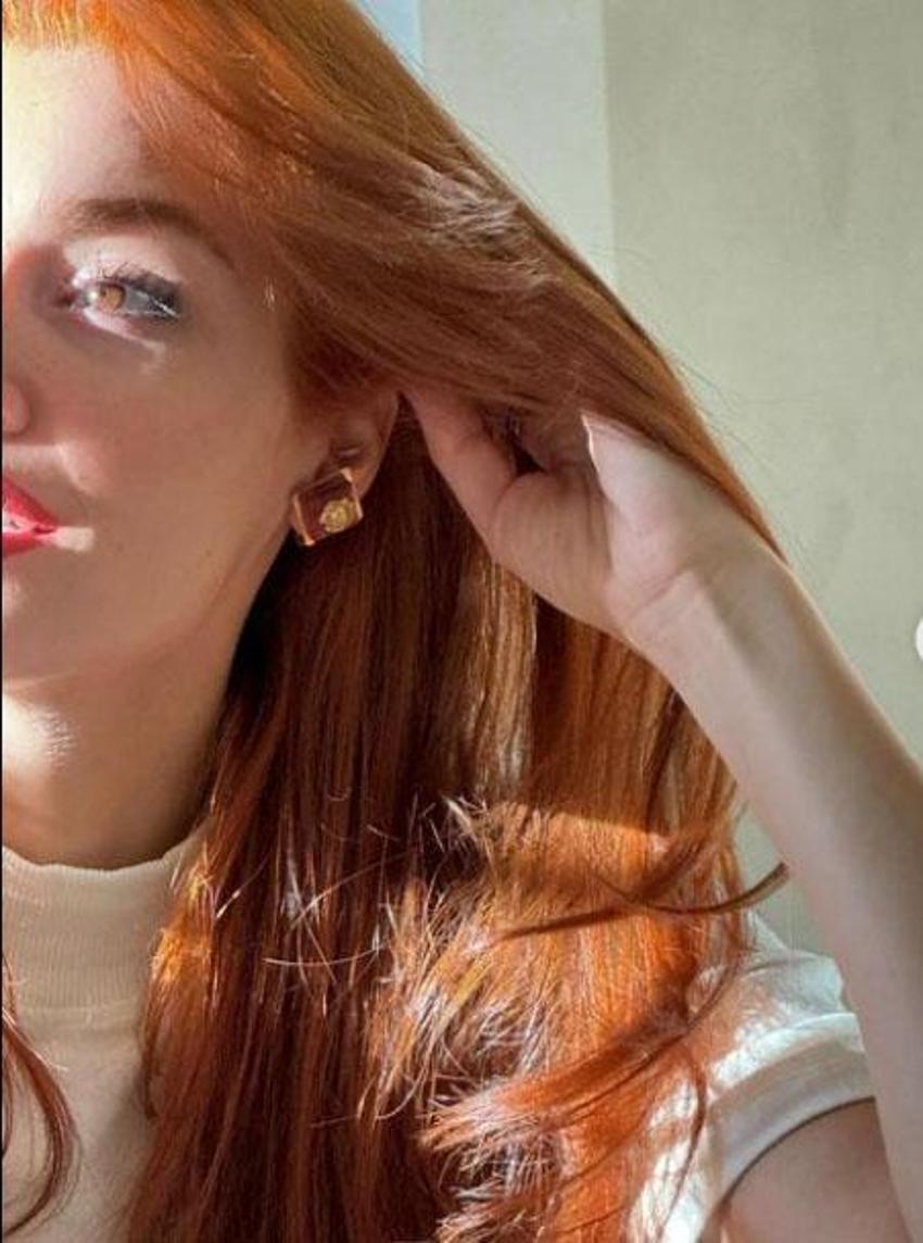 Hande Erçel sevgilisi Hakan Sabancı'yla oyuncu arkadaşının doğum gününe katıldı! 