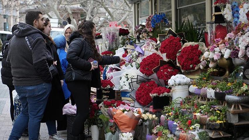 Aşıklara kötü haber! Sevgililer Günü'nü kutlamak isteyenler 1000 lirayı gözden çıkaracak