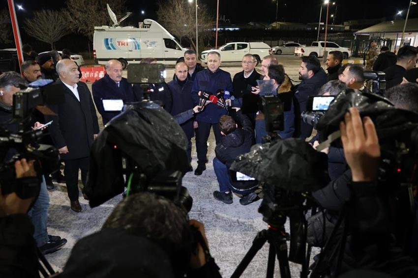 Erzincan'da altın madeninde toprak kayması! Bakan Yerlikaya: 9 kişiye ulaşılamıyor