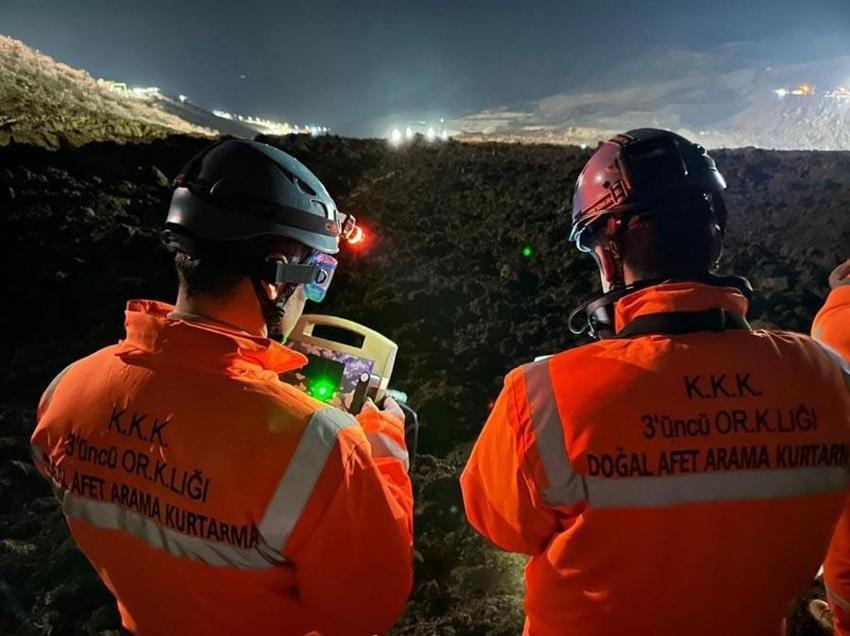 Erzincan toprak kaymasında kaç kişi öldü, ölen yaralanan var mı? Erzincan maden göçüğü nerede, Erzincan altın madeninde kaç kişi çalışıyor? İliç altın madeni toprak kayması!